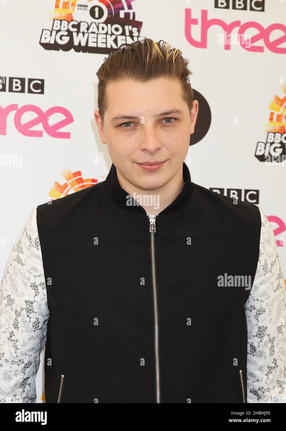John Newman posiert backstage während des BBC Radio 1 Big Weekend Festivals auf Glasgow Green in Glasgow, Schottland. Stockfoto