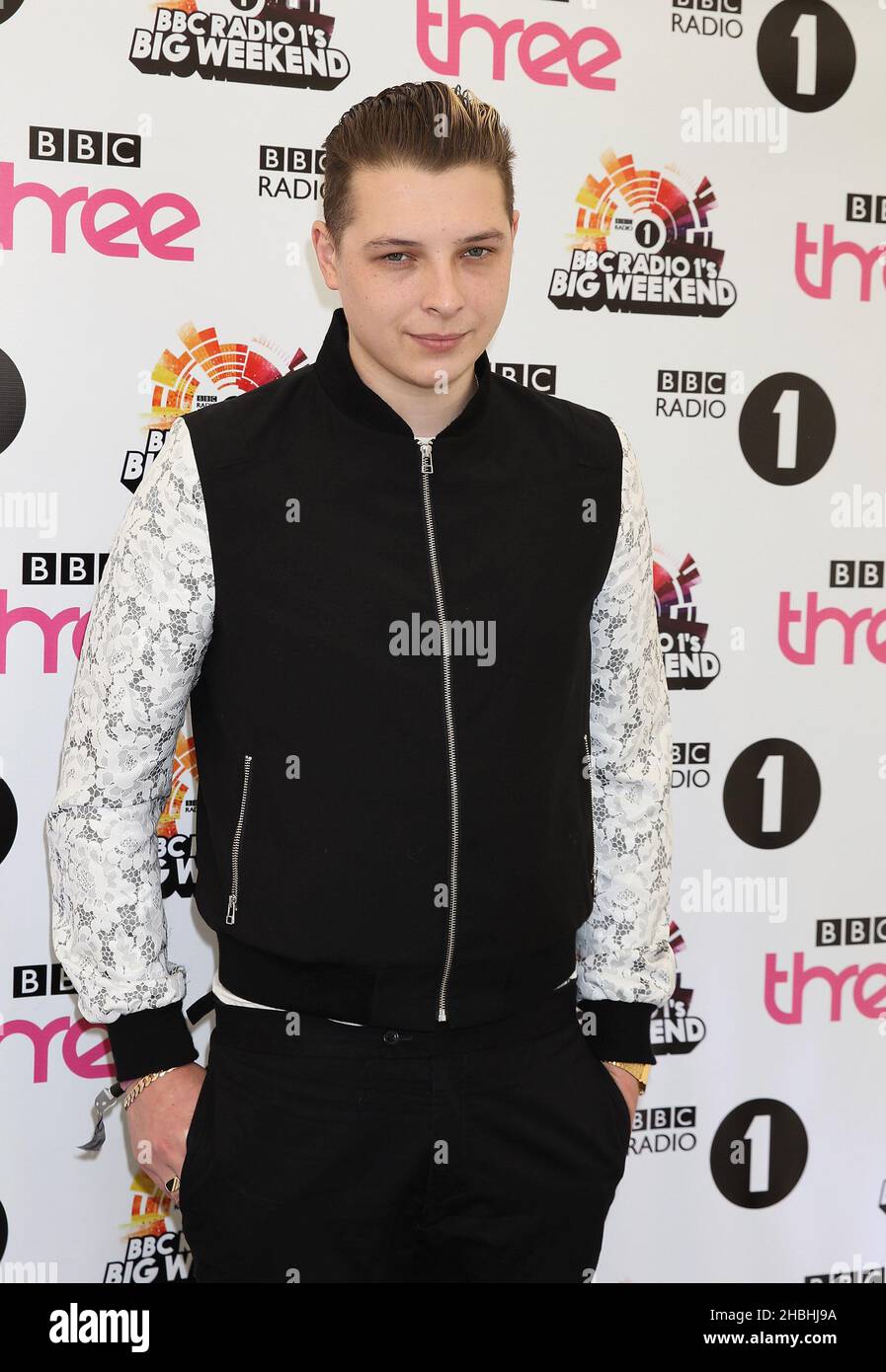 John Newman posiert backstage während des BBC Radio 1 Big Weekend Festivals auf Glasgow Green in Glasgow, Schottland. Stockfoto