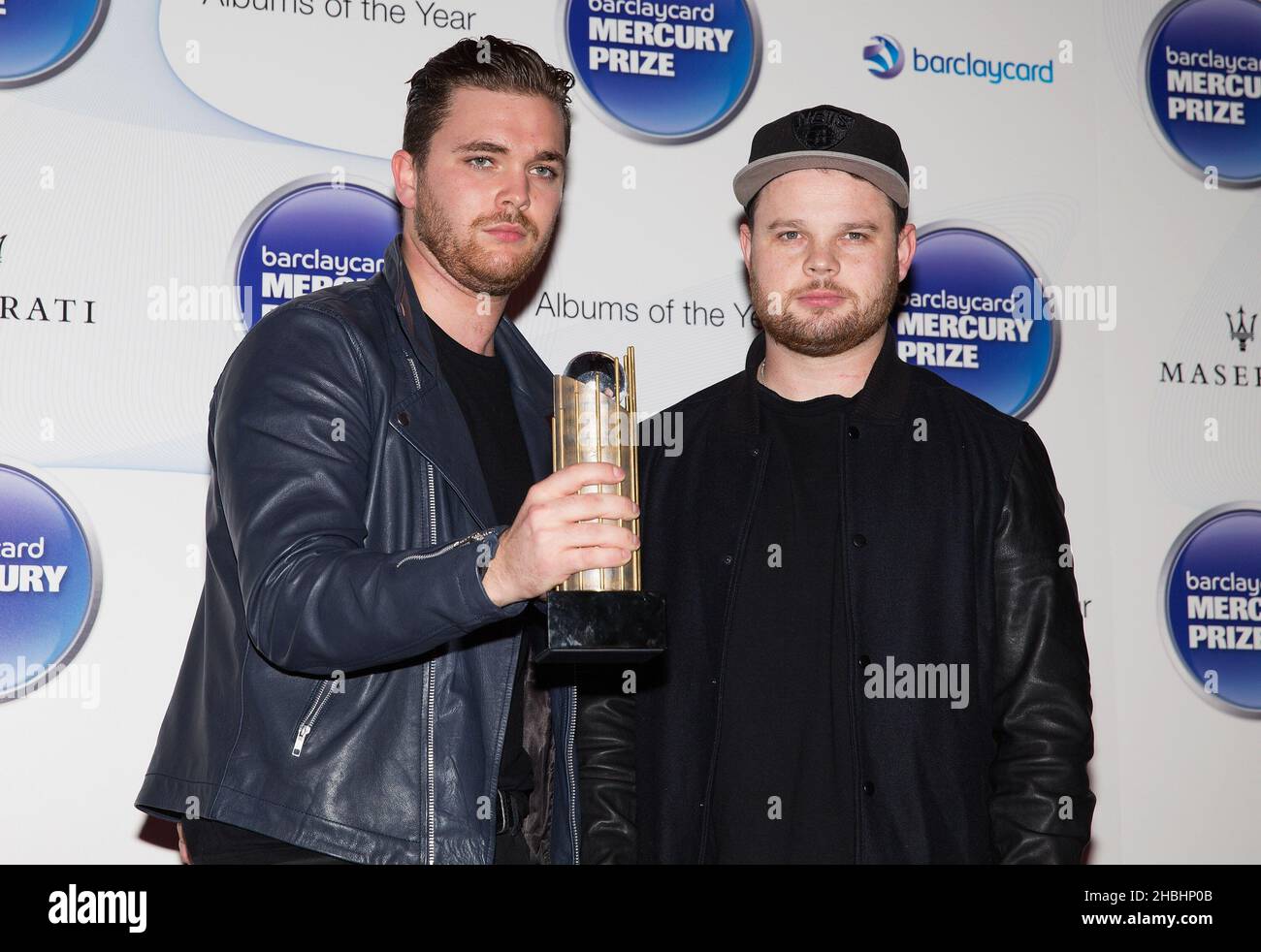 Mike Kerr und Ben Thatcher von Royal Blood sind für eine Auszeichnung bei den Barclaycard Mercury Prize Awards im Roundhouse in London nominiert. Stockfoto