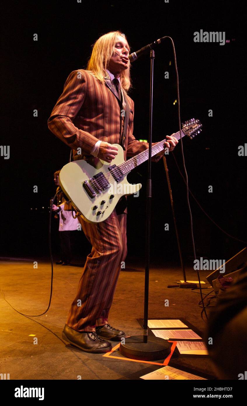 Cheap Trick in concert in der Royal Albert Hall in London. Live. Volle Länge. Stockfoto