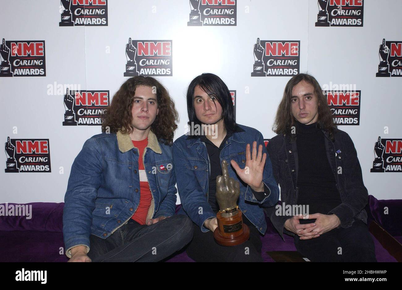 Die Datsuns fotografiert bei den NME Carling Awards im PoNaNa in London. 3/4 Länge. Stockfoto