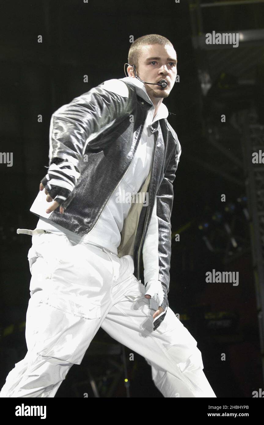 Justin Timberlake spielt live auf der Bühne der Sheffield Arena. 3/4-Hose im Kampfeinsatz. Stockfoto