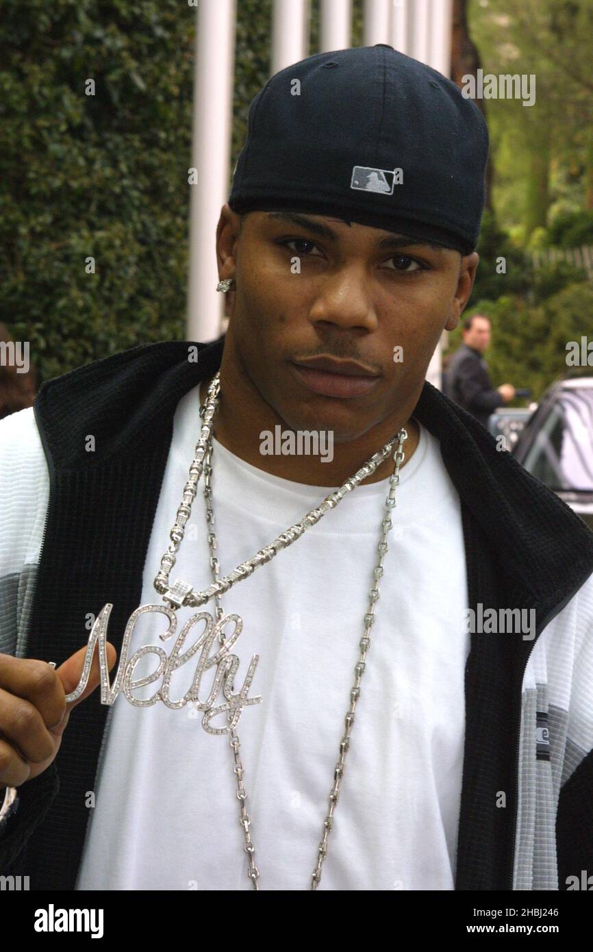 Nelly bei den Monte Carlo Music Awards, die in Monte Carlo stattfanden.  Halbe Länge. Schmuck, Halskette, Mütze, Hut Stockfotografie - Alamy