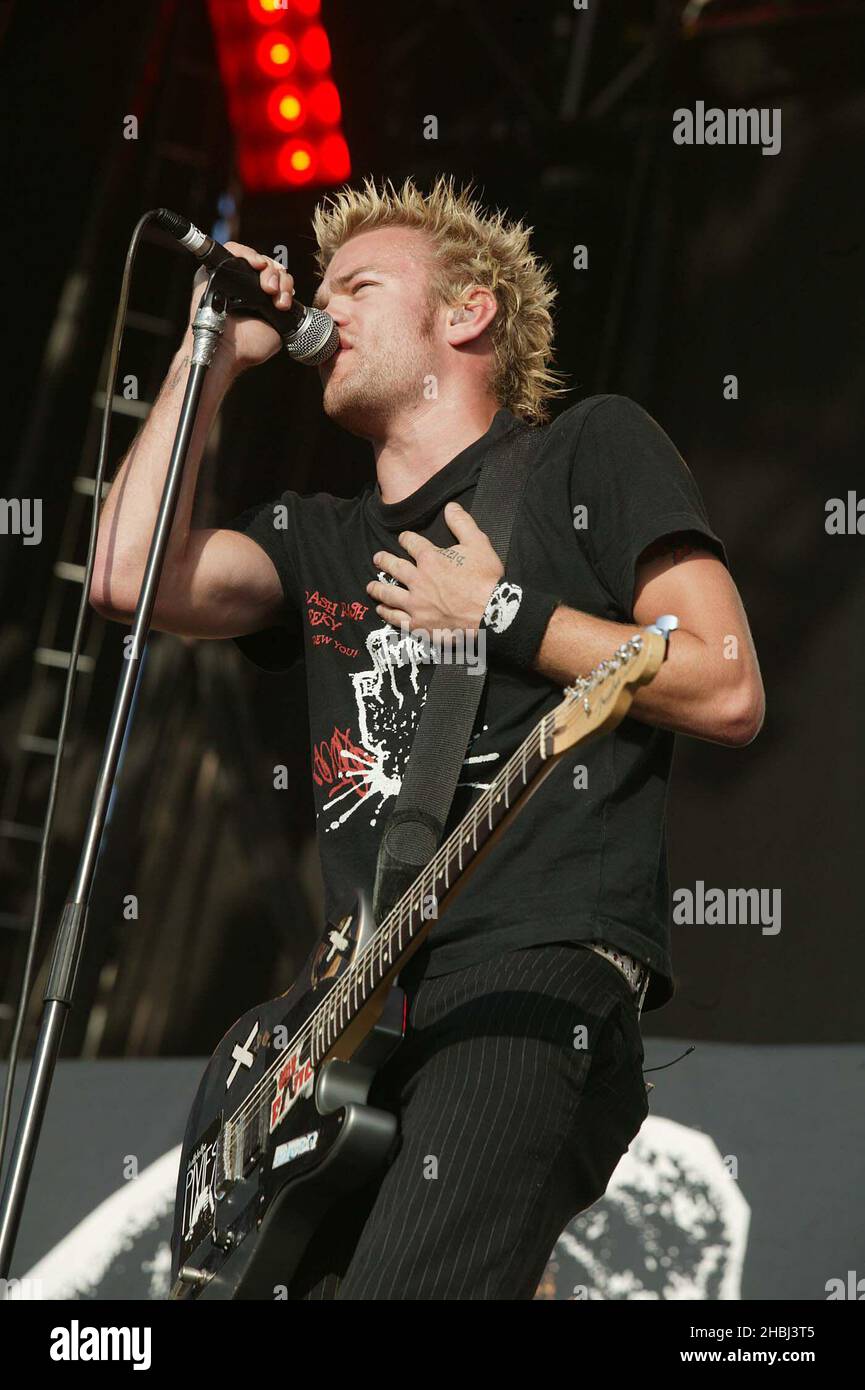 Sum 41 spielen live auf der Hauptbühne beim Carling Festival Sunday im Rivermead Leisure Center Reading. Stockfoto