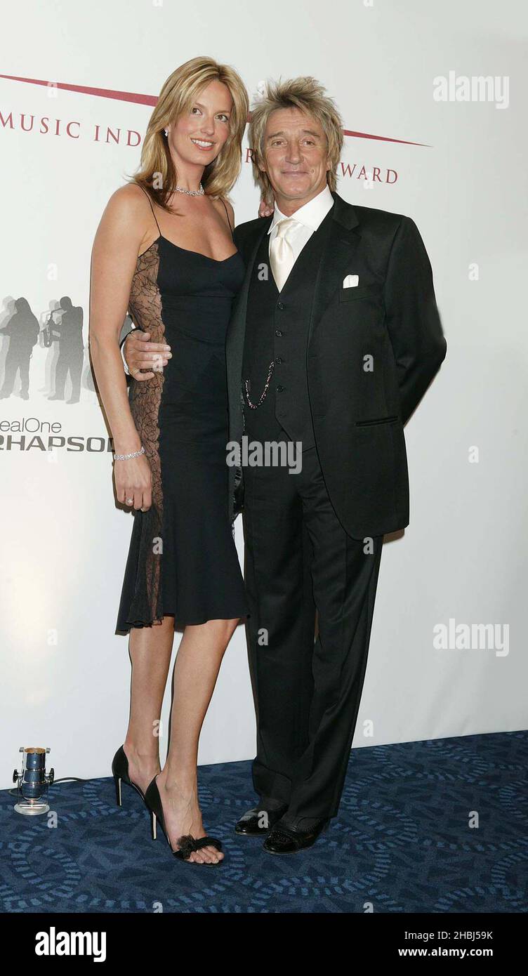 Penny Lancaster und Rod Stewart bei den Music Industry Awards im Grosvenor House Hotel in London. Stockfoto