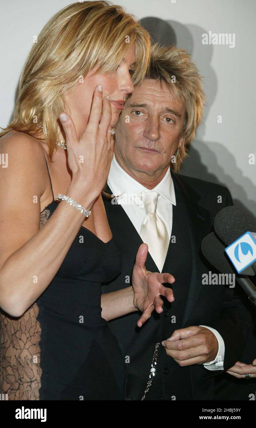 Penny Lancaster und Rod Stewart bei den Music Industry Awards im Grosvenor House Hotel in London. Stockfoto