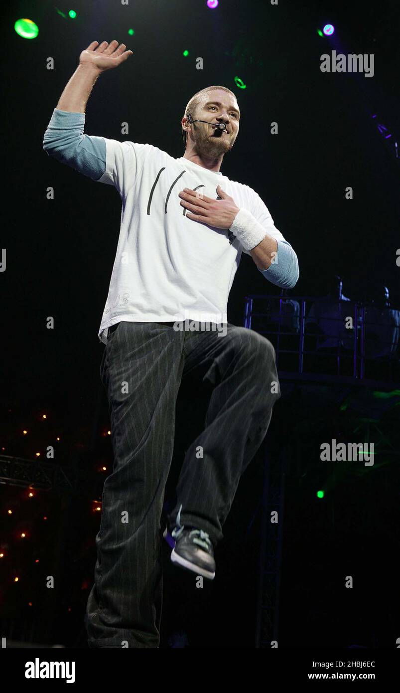 Justin Timberlake spielt live auf der Bühne des Earls Court Exhibition Centre in London. Stockfoto