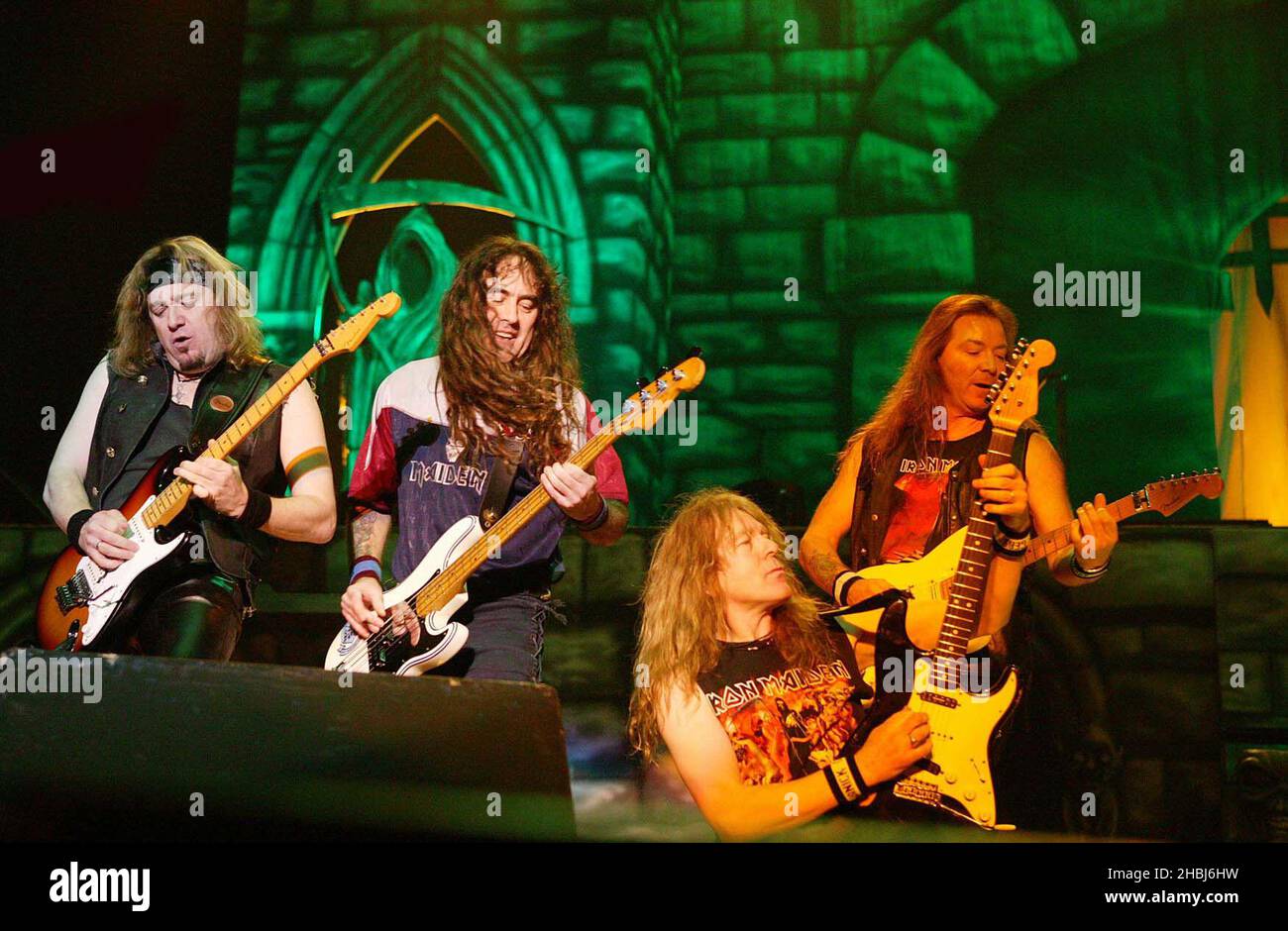 Iron Maiden treten live auf der Bühne des Earls Court Exhibition Centre in London auf. Stockfoto