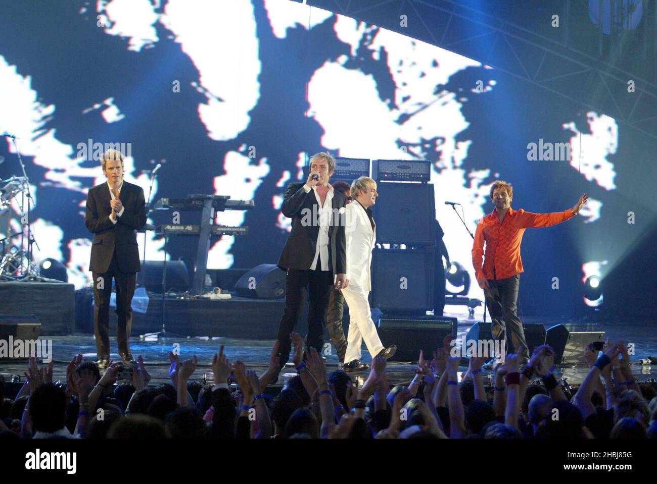 DURAN Duran treten bei den Brits Awards 2004 live auf. Stockfoto