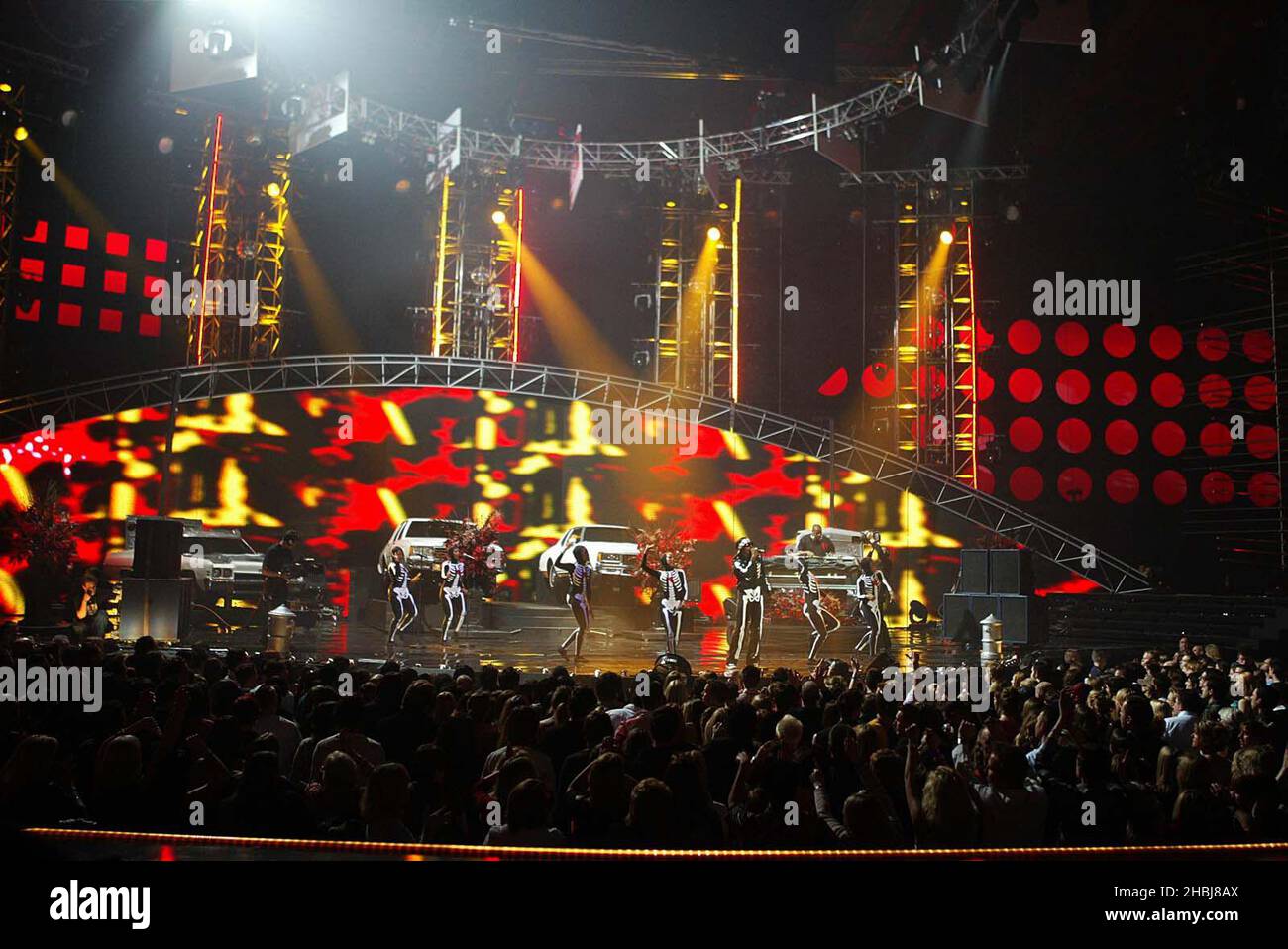 OutKast spielen live auf der Bühne bei den Brit Awards 2004 im Earls Court Exhibition Centre in London. Stockfoto