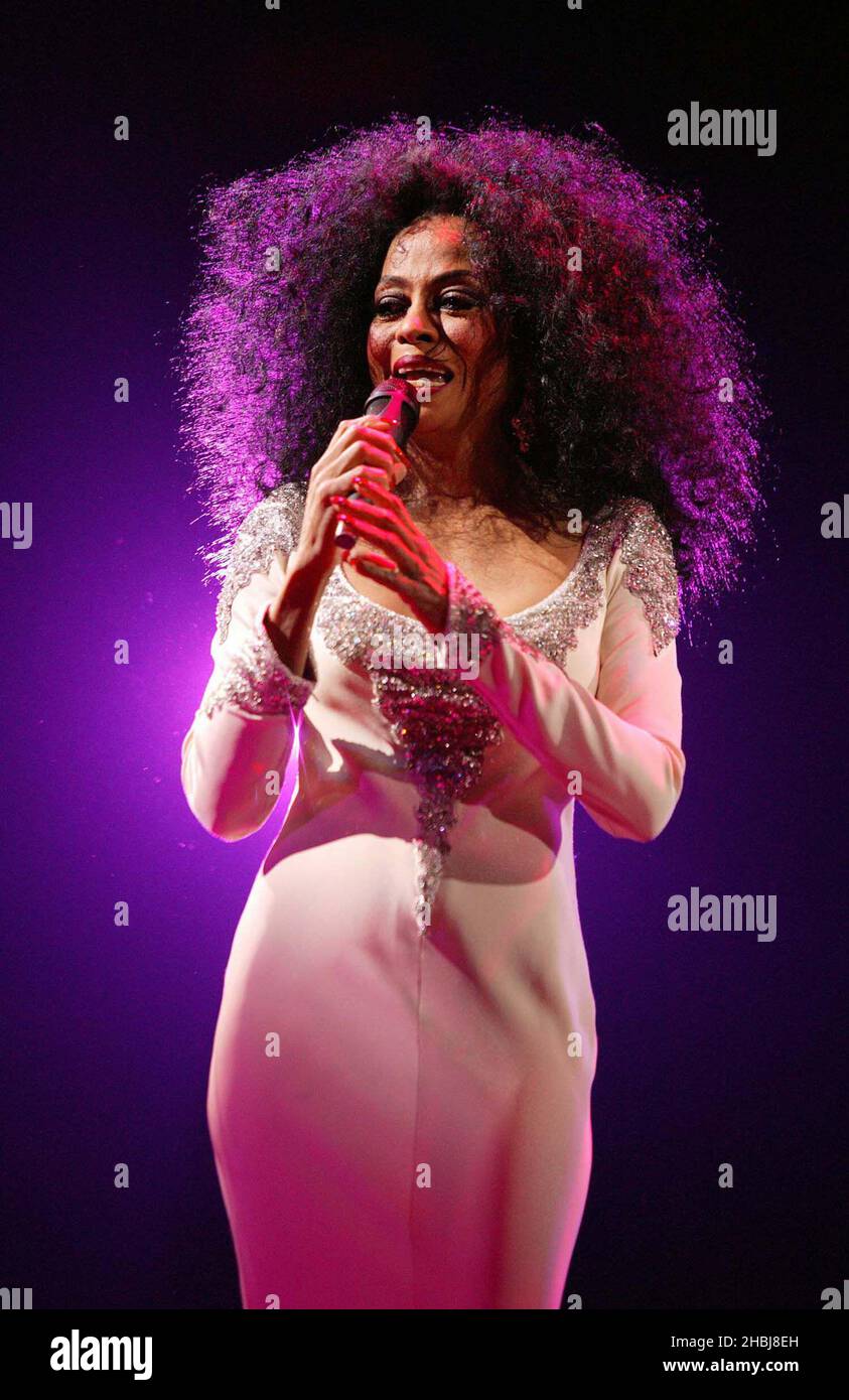 Diana Ross tritt während der letzten Nacht ihrer UK-Tour in der Wembley Arena in London auf. Stockfoto