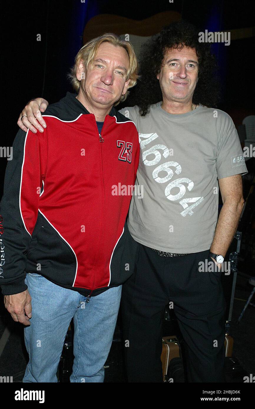 Joe Walsh und Brian May während der Probe vor dem morgigen Konzert der „Miller Strat Pack“-Fender Stratocaster in den Black Island Studios in Acton, London, in der Wembley Arena. Stockfoto