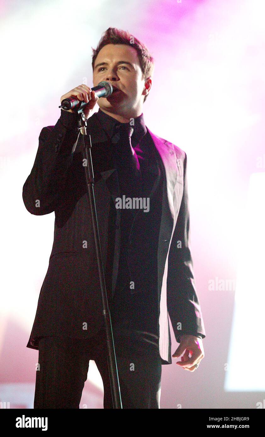 Kian Egan; Mark Feehily; Shane Filan; Nicky Byrne von Westlife treten beim ersten Londoner Termin ihrer „Number Ones“-Tour auf, um ihr sechstes Album „Allow US to be Frank“ am 22. Februar 2005 im Wembley Arena Pavilion in London zu promoten. Stockfoto