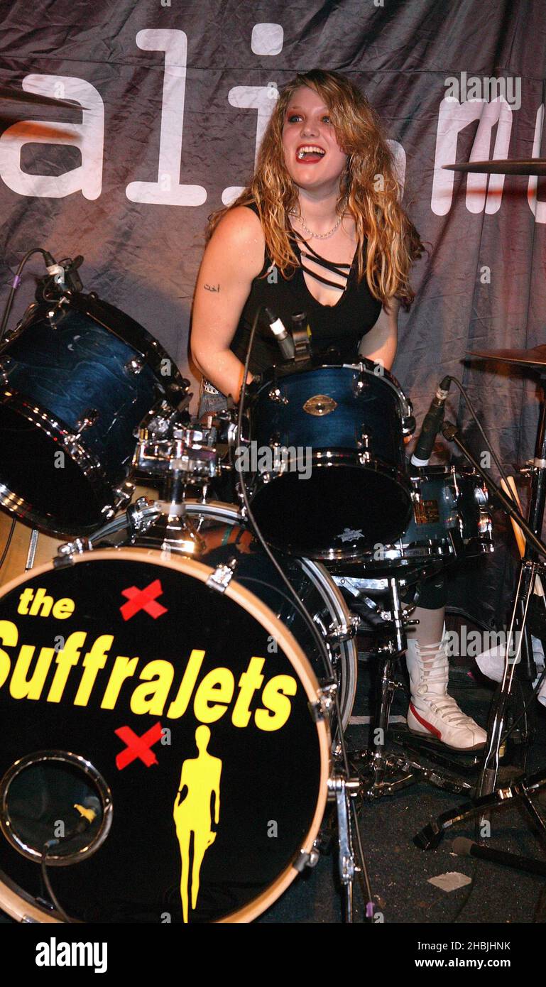Die Suffrajets treten im Rahmen des Tiscali Showcase in der Carling Bar Academy Islington in London auf. Gemma Clarke (Schlagzeug ex-Babyshambles); Claire Wakeman (Gitarre/Gesang); Alex Gillings, Gitarre; Vicky Kingston; Bass. Stockfoto