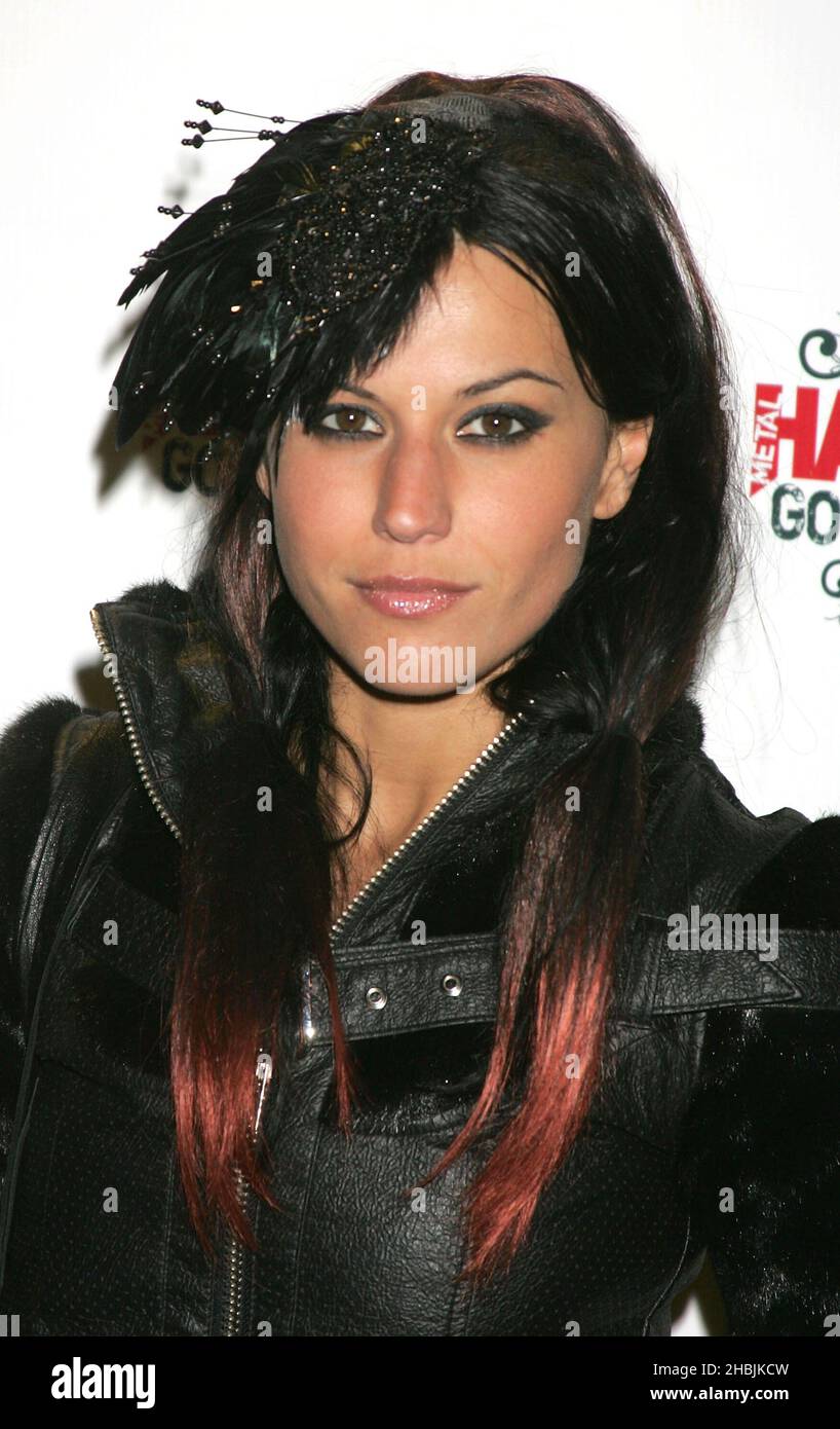 Christiano Migliore von Lacuna Coil posiert bei den Metal Hammer Golden Gods Awards im Astoria 13, 2005 in London. Stockfoto