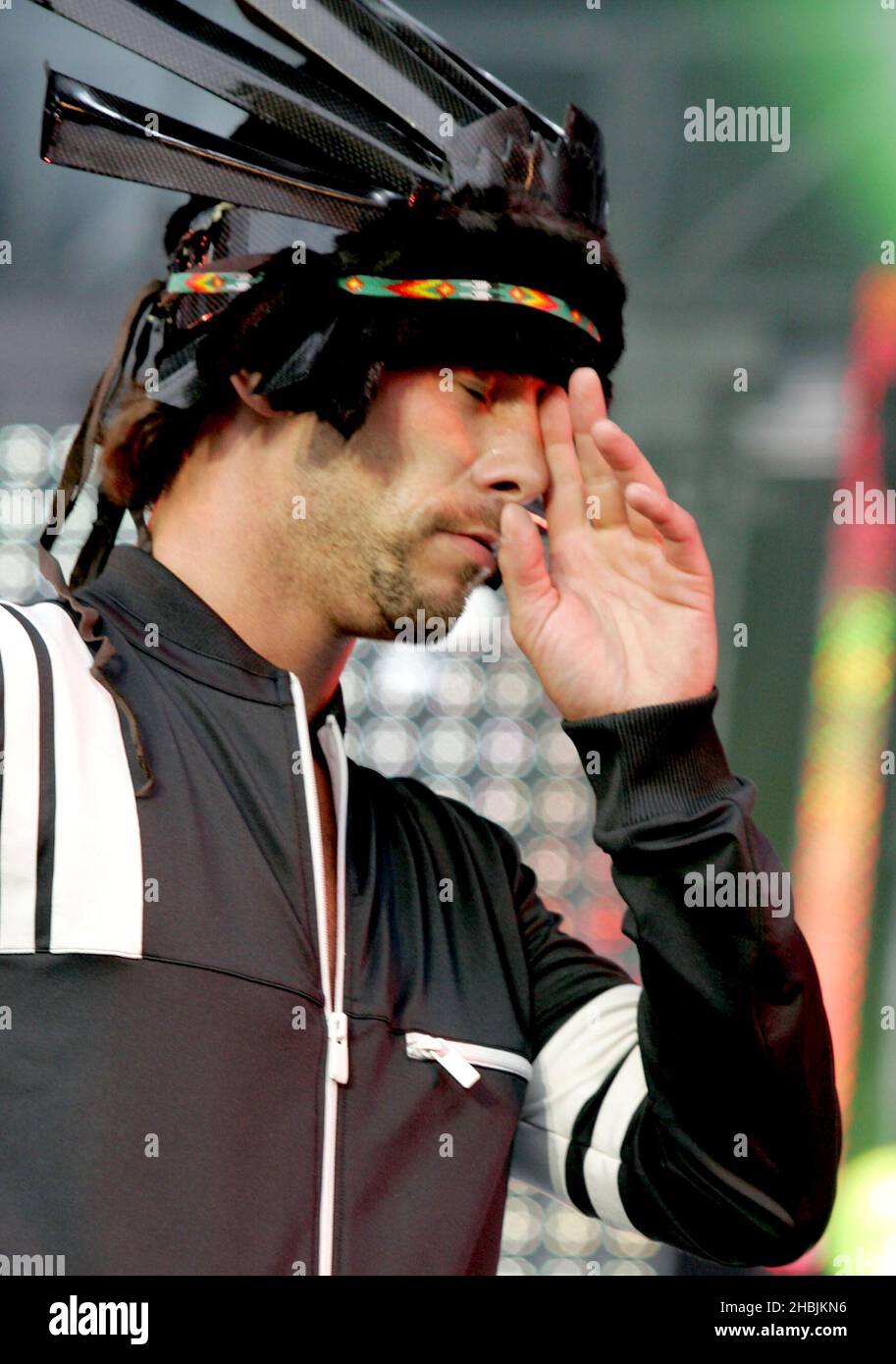 Jay Kay von Jamiroquai tritt am letzten Tag von B Live London am Clapham Common am 3. Juli 2005 in London auf der Bühne auf. Stockfoto