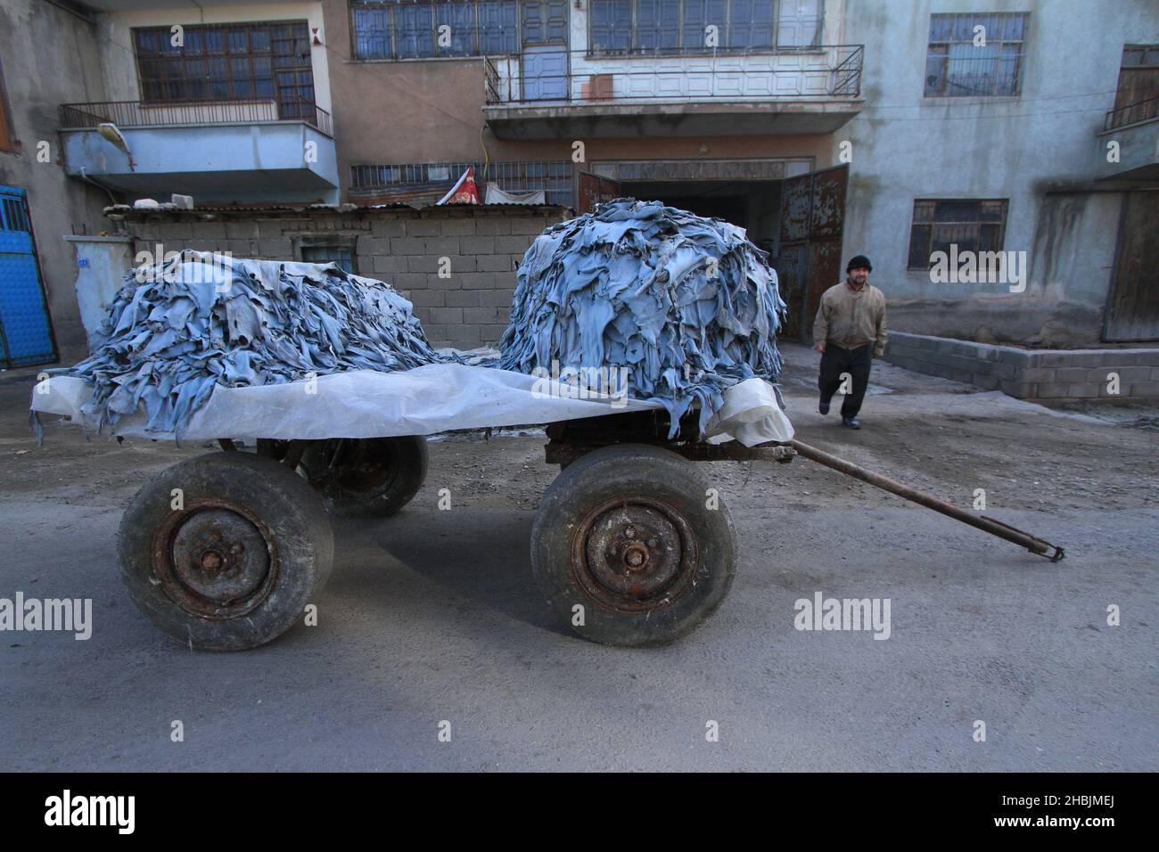 deri işleme işleri ve emek fotoğrafları. Stockfoto