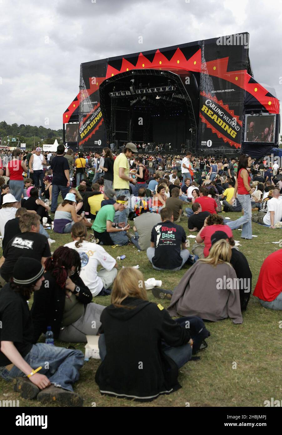 Crowd Views am Samstag des Carling Weekend Reading Festival in der Richfield Avenue am 28. August 2005 in Reading. Stockfoto