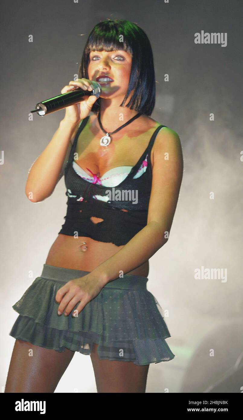 Lena Katina; Julia Volkova von Tatu treten am 17. September 2005 live auf der Bühne des G-A-Y Astoria in London auf. Stockfoto