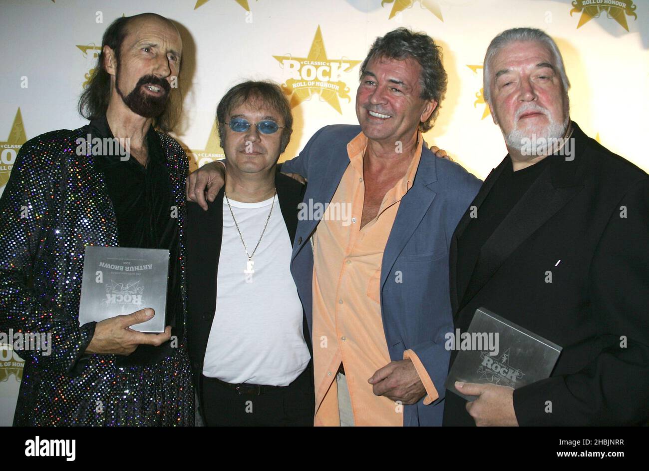 Arthur Brown mit Deep Purple, der beim Classic Rock Roll of Honor, dem ersten Preis des Musikmagazins, am 4. Oktober 2005 im Cafe de Paris in London, den Preis für das Classic Album „Deep Purple for in Rock“ gewonnen hat. Stockfoto