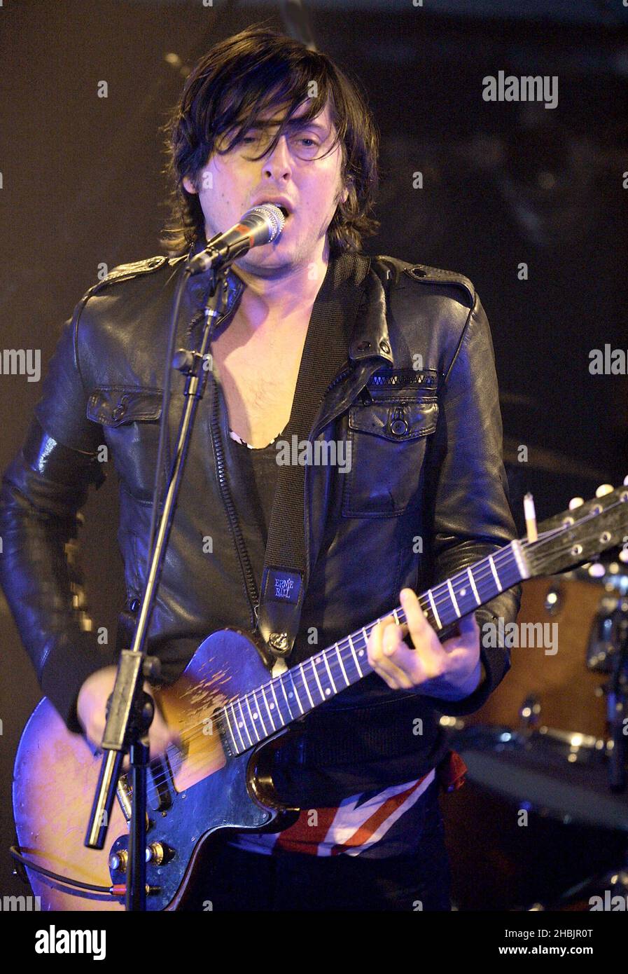 Didz Hammond, Carl Barat, Gary Powell, Anthony Rossomando von Dirty Pretty Things treten auf der Bühne des Kings College in London auf. Stockfoto