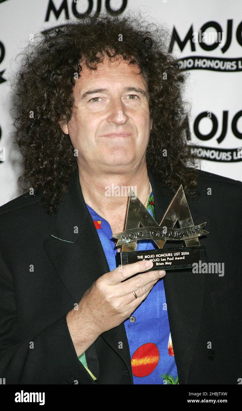 Brian May posiert mit dem Mojo Les Paul Award. Stockfoto