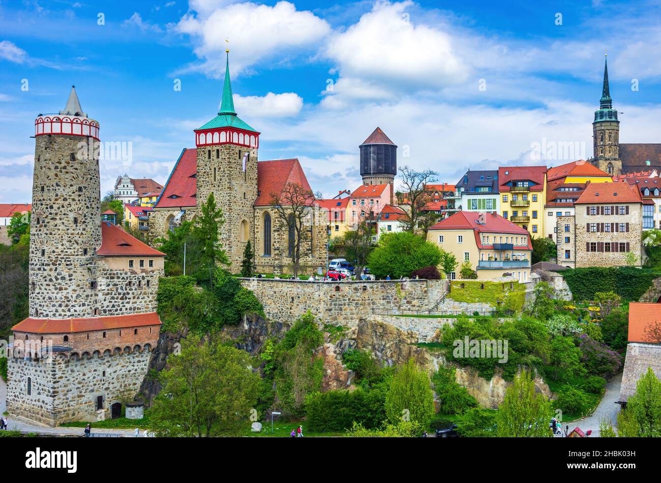 Bautzen, Oberlausitz, Sachsen, Deutschland: Die bekannte Silhouette der mittelalterlichen Altstadt mit den charakteristischen Gebäuden. Stockfoto