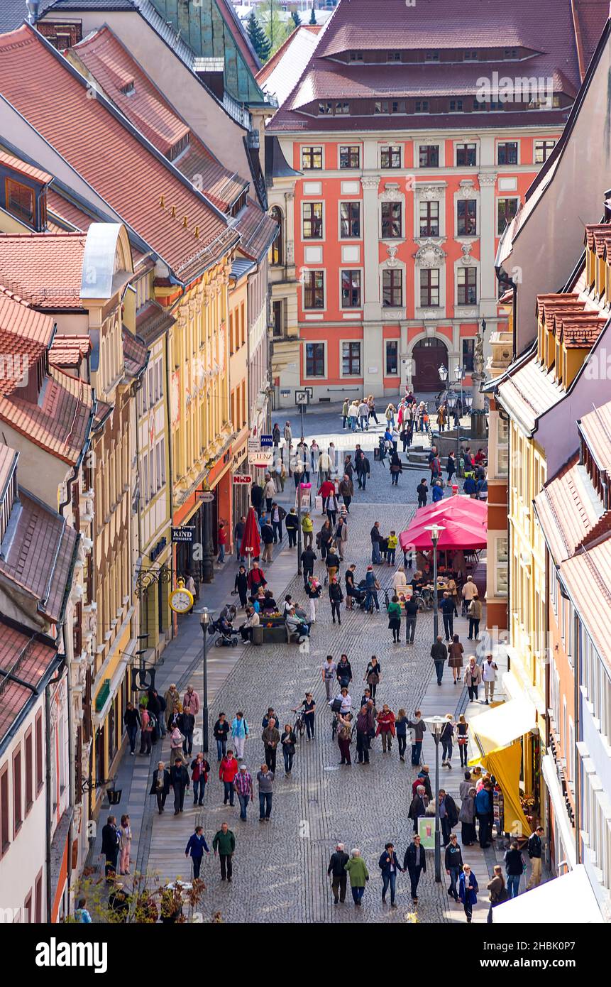 Bautzen, Oberlausitz, Sachsen, Deutschland: Mit Blick auf die Reichenstraße, die Einkaufsstraße oder das Einkaufszentrum der Stadt. Stockfoto