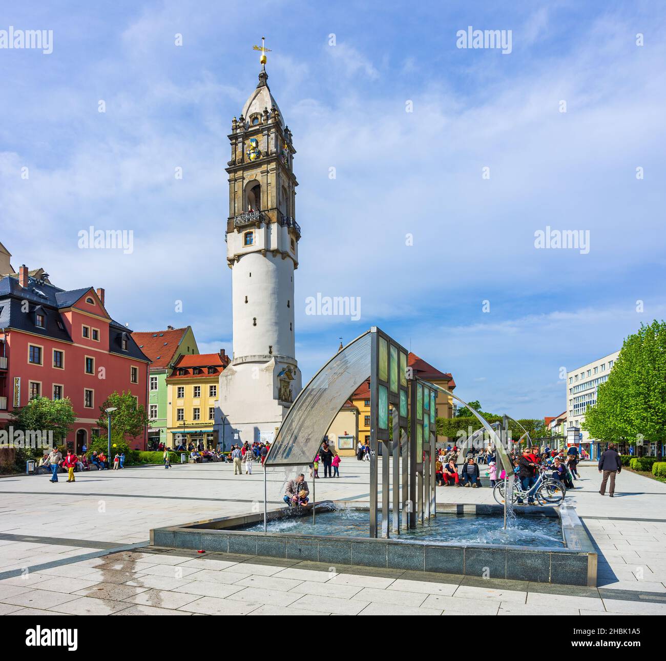 Bautzen, Oberlausitz, Sachsen, Deutschland: Kornmarkt und Reichenturm, auch Schiefer Turm von Bautzen genannt. Stockfoto