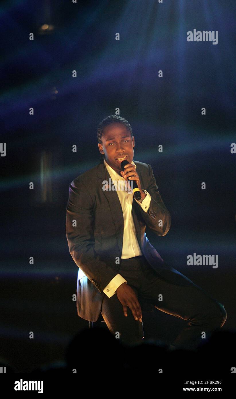 Lemar tritt auf der Brit Awards 2007 Launch Party im Hammersmith Palais in West London, 16. Januar 2007, auf. Stockfoto