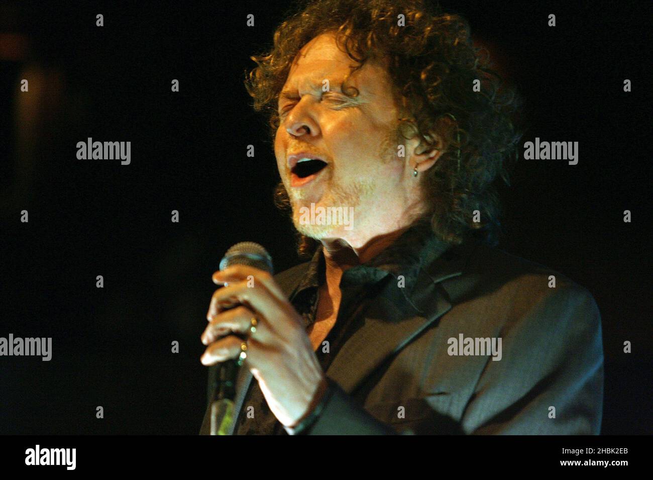 Mick Hucknall von Simply Red im Konzert live im Ronnie Scott's im Zentrum von London am 31. Januar 2007. Stockfoto