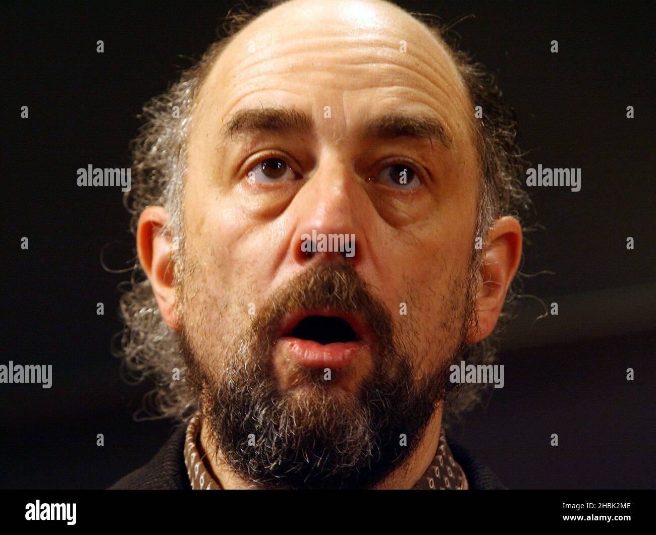 Michael Edwards und Carole Winter mit Paul Coxwell präsentieren Richard Schiff in der britischen Premiere von „Underneath the Lintel“ von Glen Berger am 9. Februar 2007 im Duchess Theatre in London. Unterhaltung *** Lokale Bildunterschrift *** Stockfoto