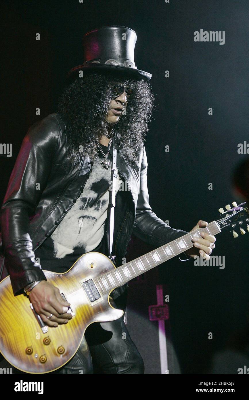 Slash of Velvet Revolver live im Konzert im Hammersmith Apollo in London am 5. Juni 2007. Stockfoto