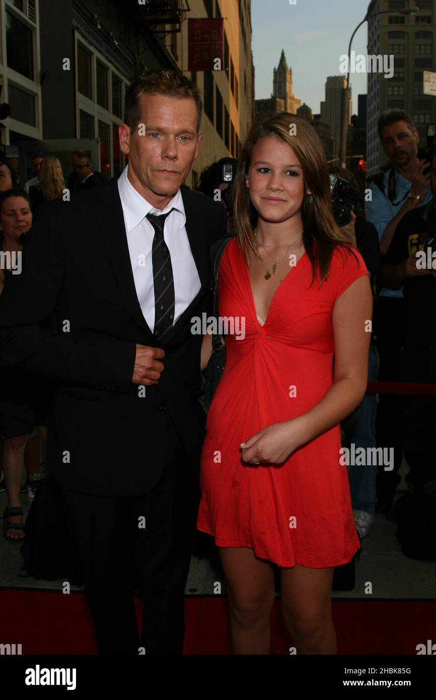 Kevin Bacon mit Tochter Sosi bei der Premiere von „Death Sentence“. (NYC) Stockfoto