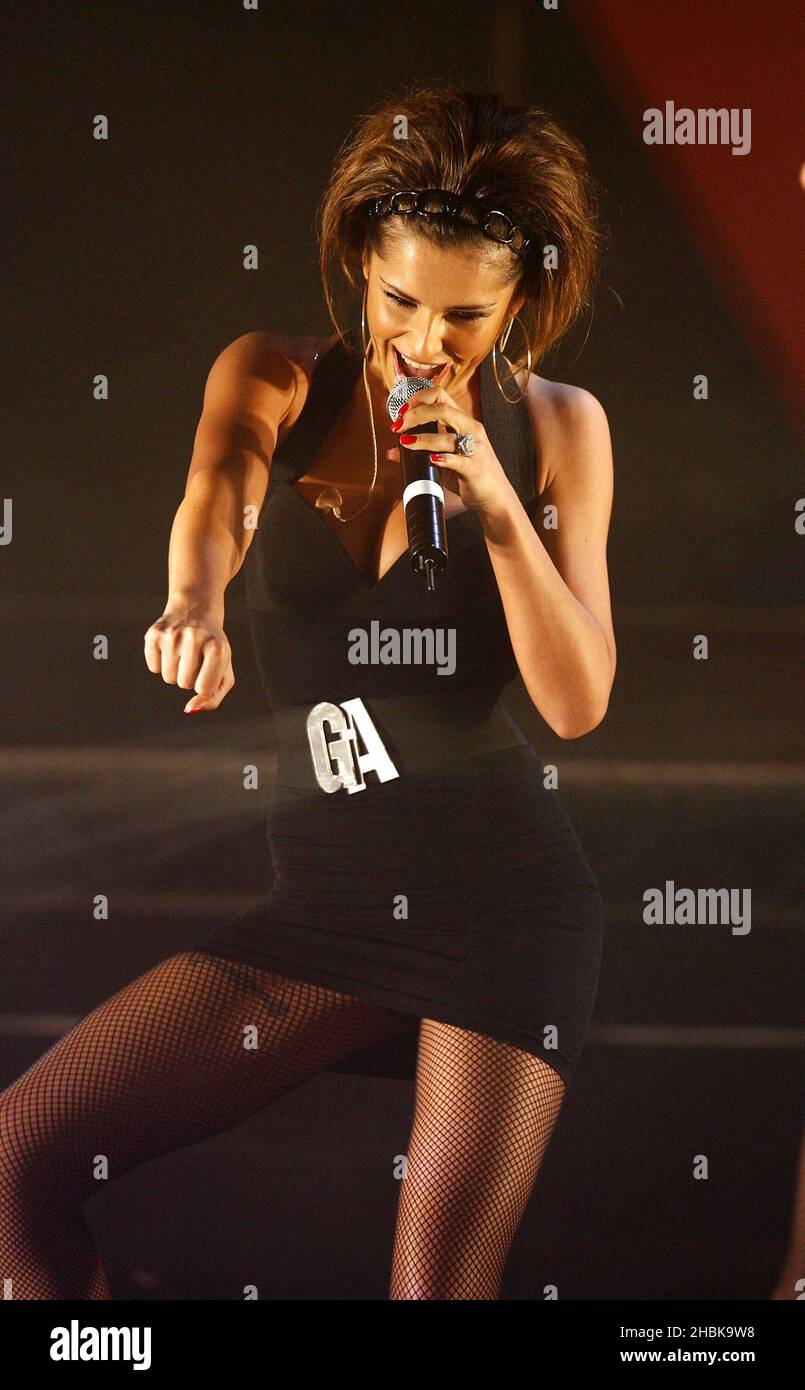 Cheryl Cole von Girls Aloud tritt auf der Bühne des 15th-jährigen Jubiläums im G-A-Y Astoria in London auf. Stockfoto