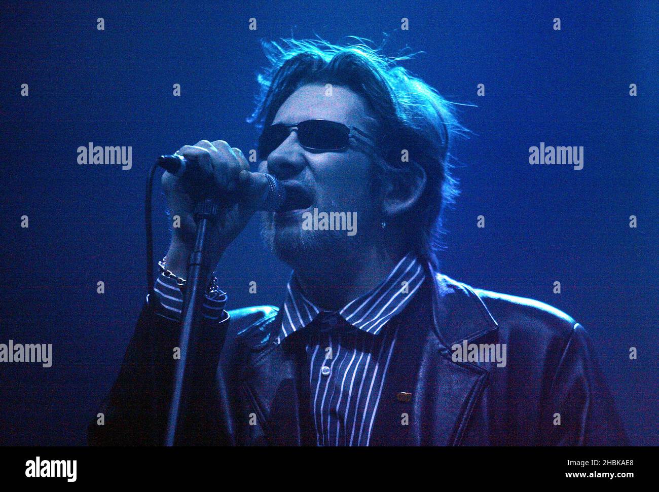 Shane MacGowan von den Pogues tritt auf der Bühne der Carling Academy in Brixton, London, auf. Stockfoto