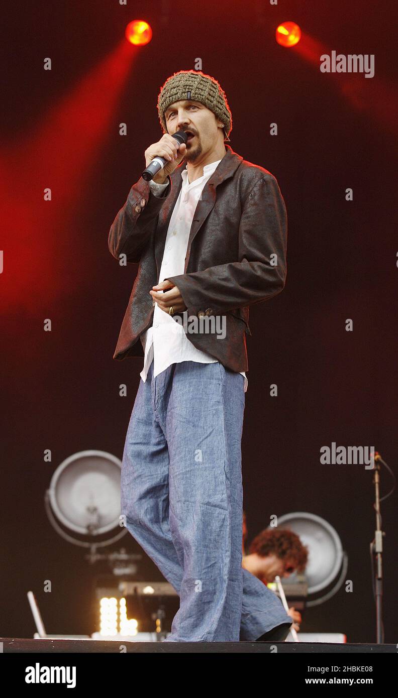 Tim Booth of James spielt beim Isle of Wight Festival 2008 im Seaclose Park auf der Isle of Wight. Stockfoto