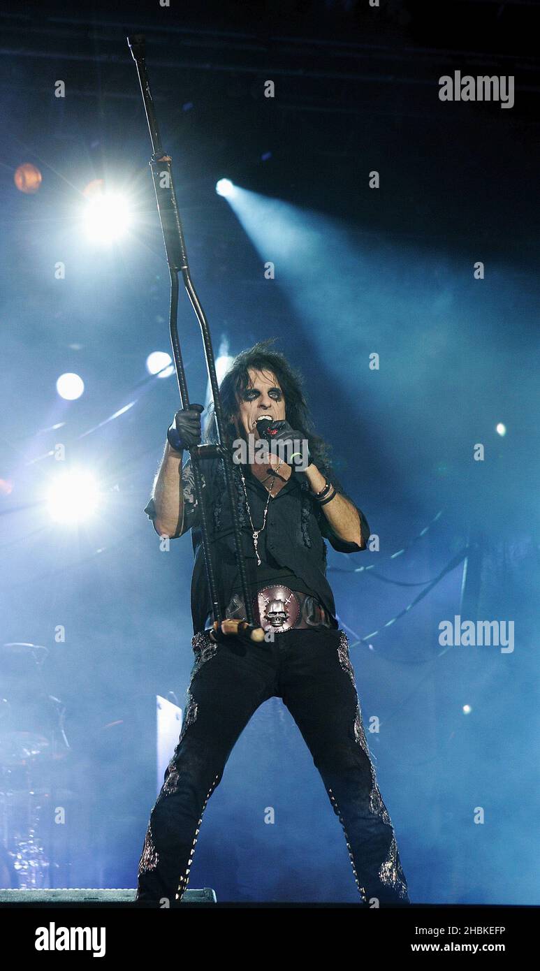 Alice Cooper tritt live auf der London International Motor Show im Excel Center in London auf. Stockfoto