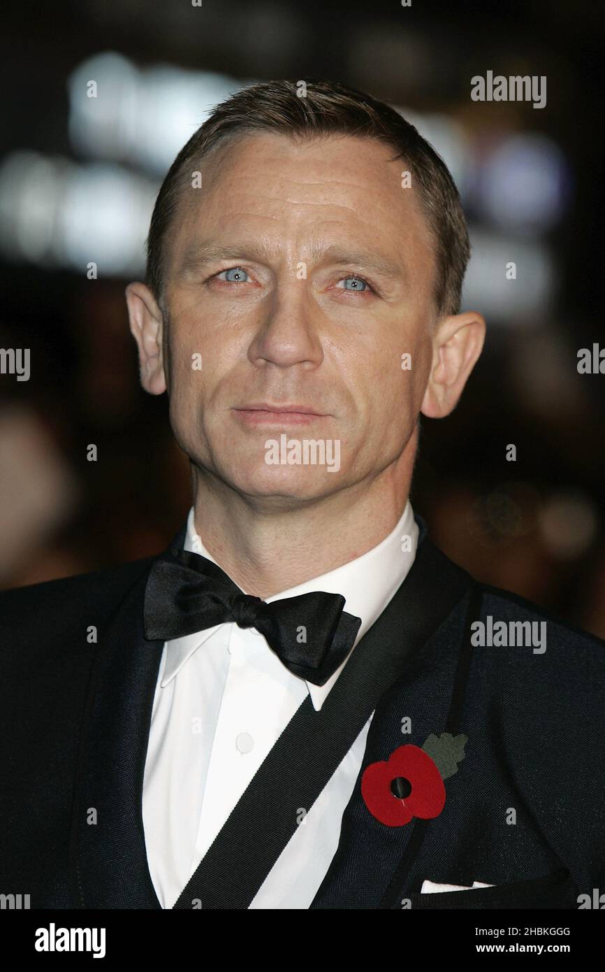 Daniel Craig kommt zur Weltpremiere von „Quantum of Solace“ auf dem Odeon  Leicester Square im Zentrum von London Stockfotografie - Alamy