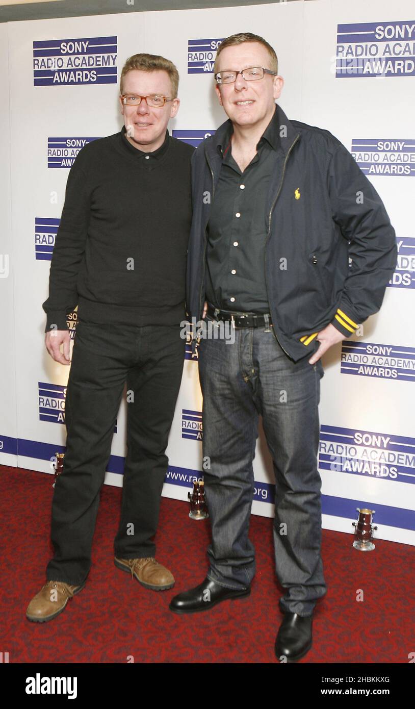 Die Verkünder kommen bei den Sony Radio Academy Awards im Grosvenor Hotel in London an Stockfoto