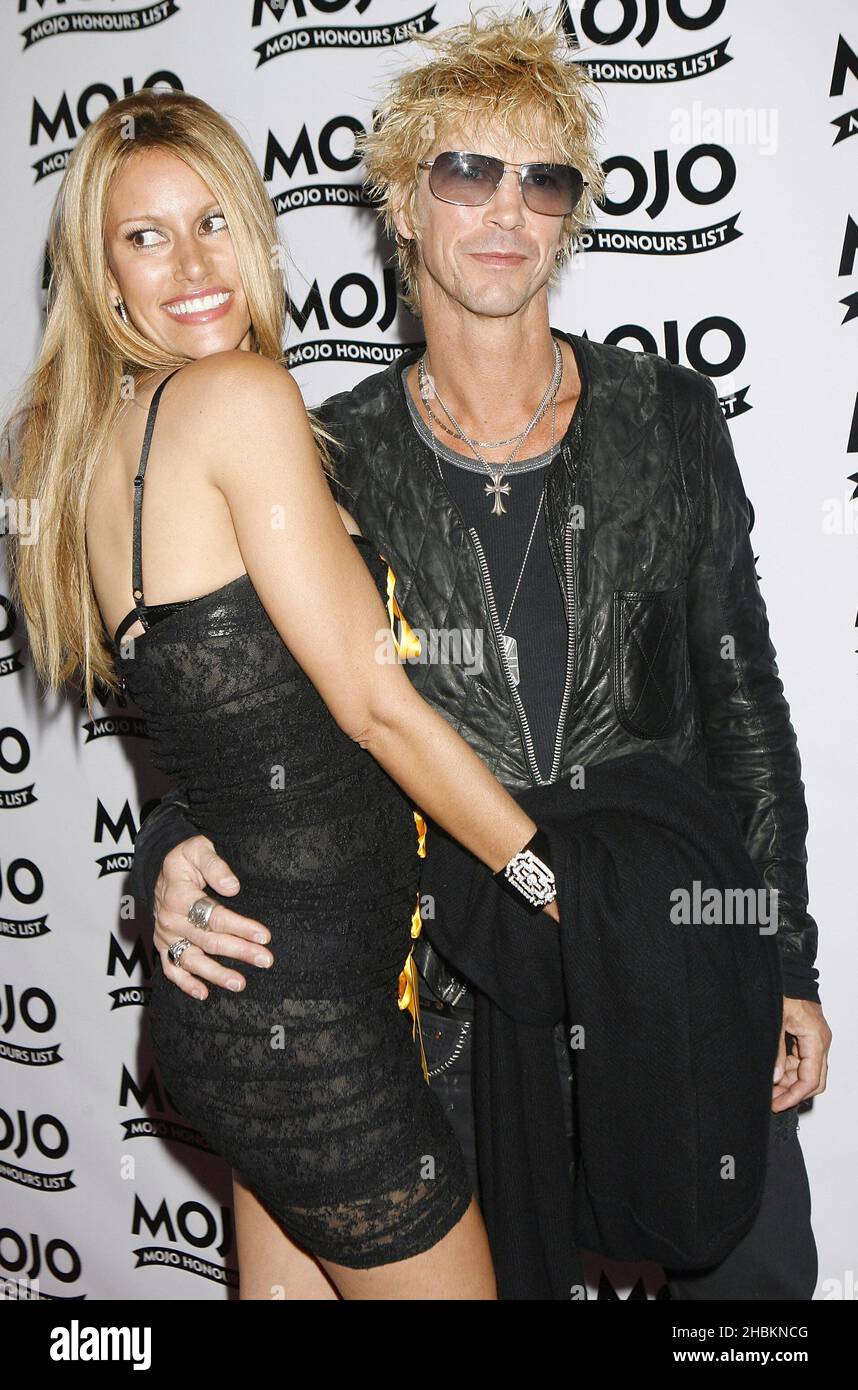 Duff McKagan und seine Frau Susan McKagan kommen bei den MOJO Awards in der Londoner Brauerei an. Stockfoto