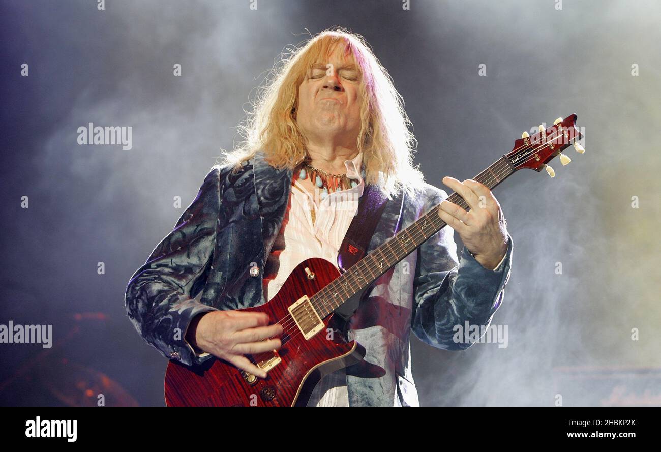 David St. Hubbins (Michael McKean) von Spinal Tap tritt in der Wembley Arena auf. Stockfoto