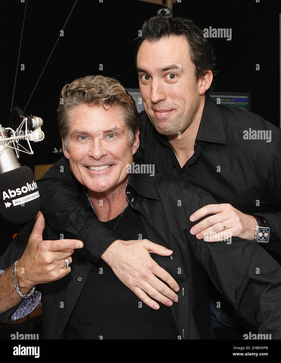 David Hasselhoff mit Christian O'Connell bei Absolute Radio, London, am 28,2009. September. Stockfoto