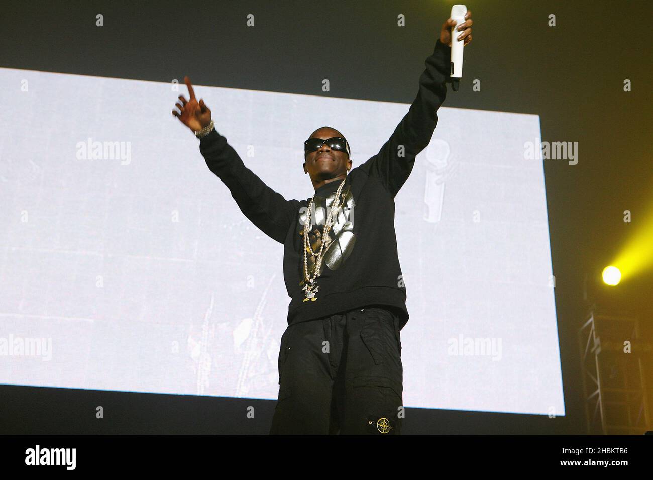 Tinchy Stryder spielt auf der Bühne des britischen Girlguiding Centeneary Big Gig in der Wembley Arena, London. Stockfoto