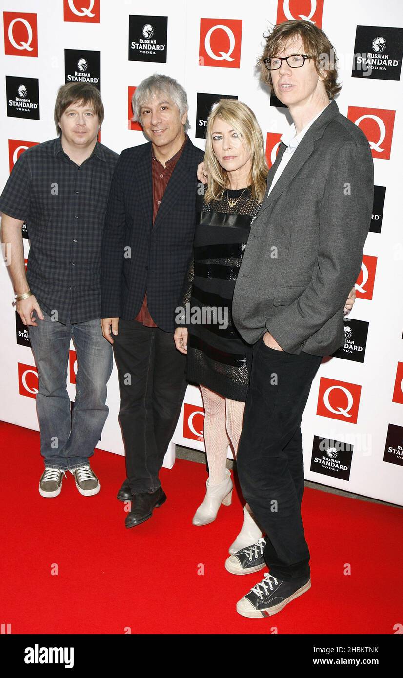 Sonic Youth treffen am 26. Oktober 2009 bei den Q Awards im Grosvenor House Hotel im Zentrum von London ein. Stockfoto