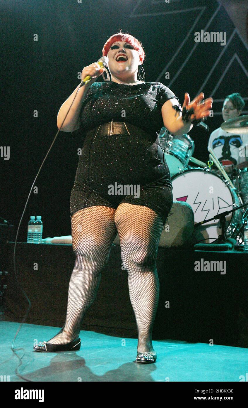 Beth Ditto von Gossip tritt im Forum, London, auf. Stockfoto