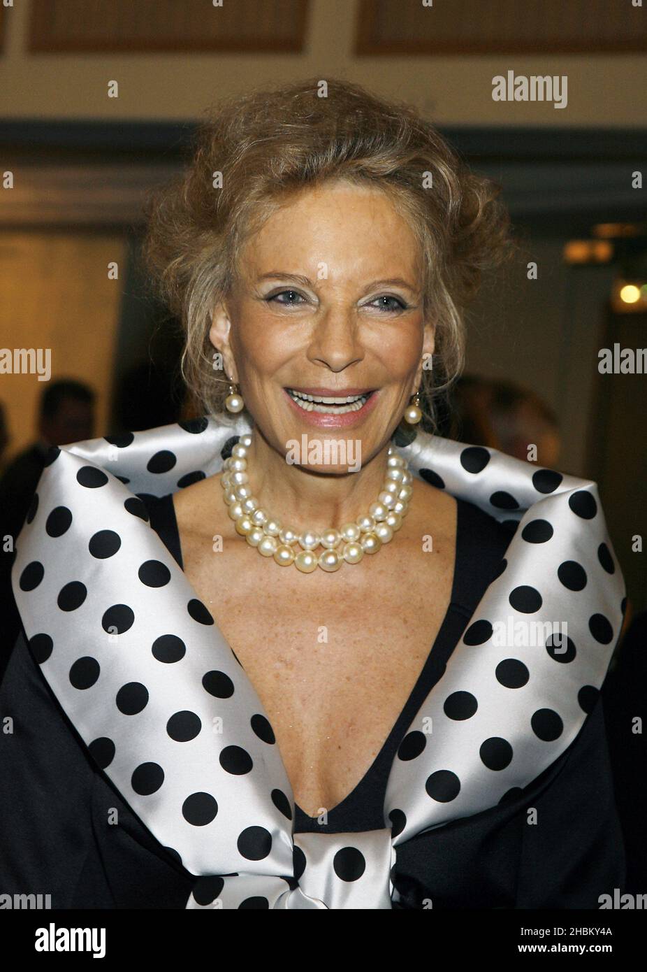 Prinzessin Michael von Kent kommt am Sparks Ball, dem Hilton, London an. Stockfoto