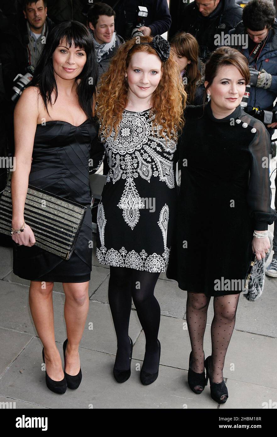 Alison King, Jennie McAlpine und Nicola Hanley kommen zu den Tric Awards im Grosvenor House Hotel, London Stockfoto