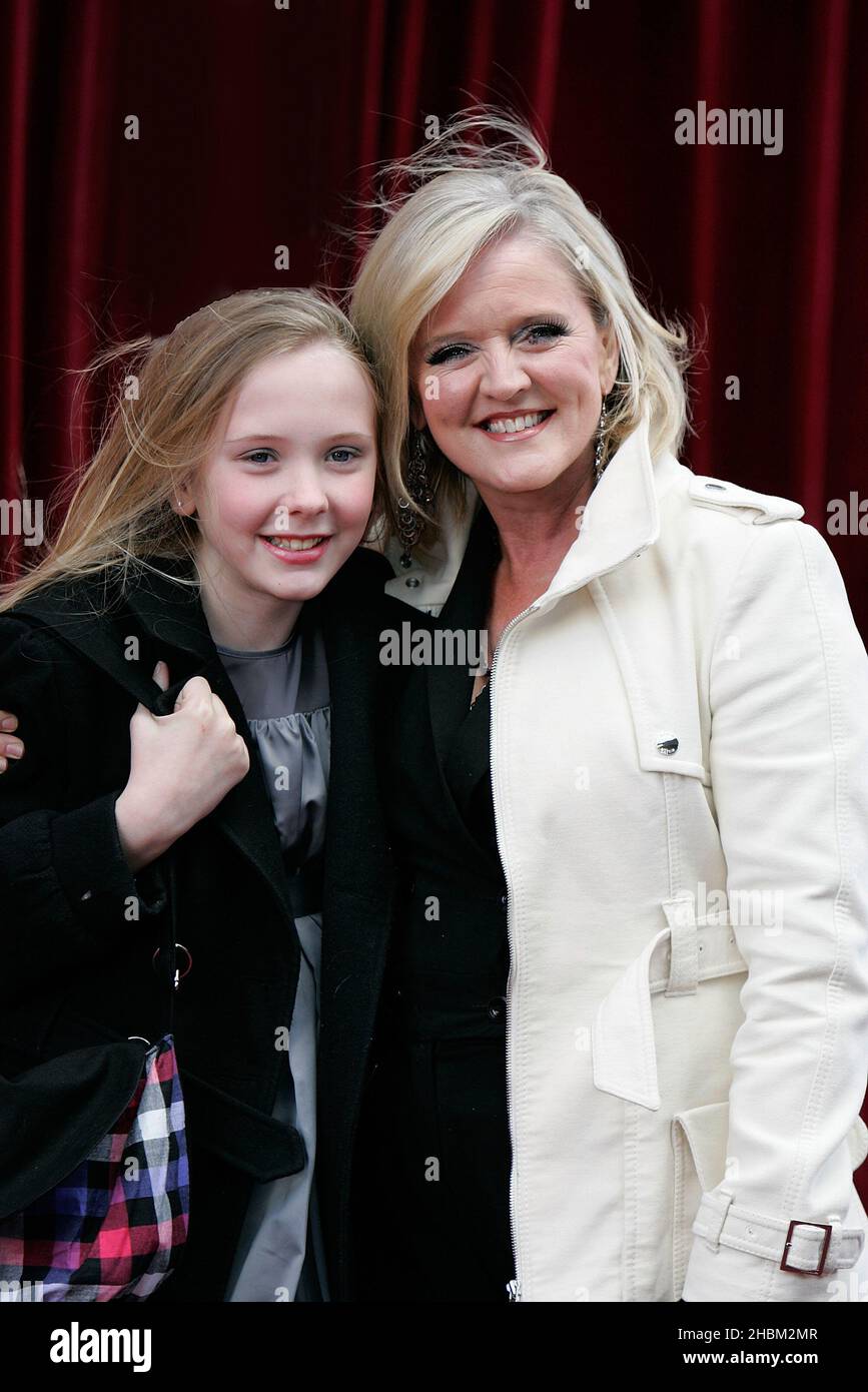 Bernie Nolan und Tochter Erin kommen für ein 'Publikum mit Michael Buble' in die Londoner Studios im Zentrum von London. Stockfoto