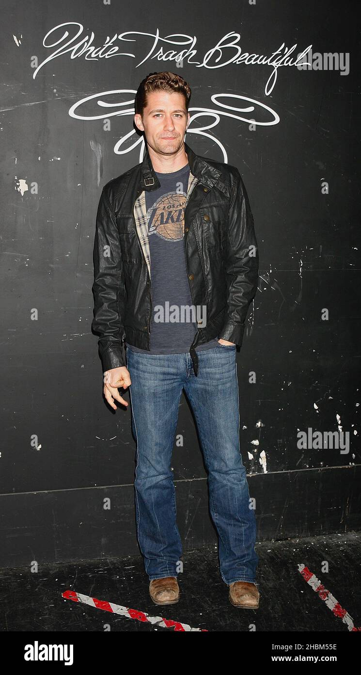 Matthew Morrison backstage vor Richie Sambora und Nikki Lunds „White Trash Beautiful“ Fashion Show im Indigo auf der 02, London. Stockfoto